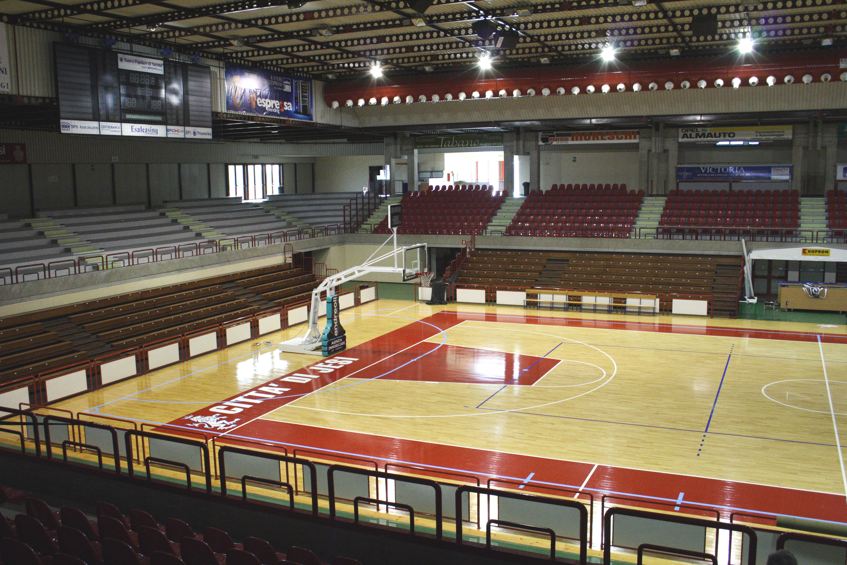 Interno del palazzetto dello sport